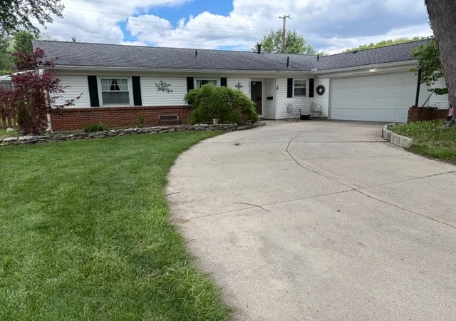 Homes for sale in Bellbrook, OH | 2415 Tennyson Dr, Bellbrook, OH 45305 | MLS# 952725