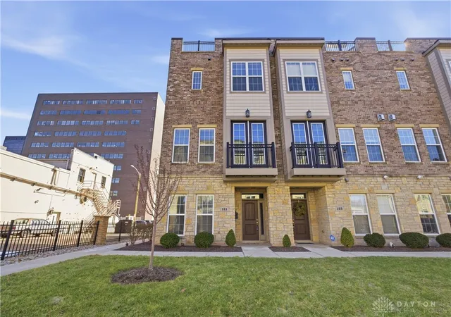Homes for sale in Dayton, OH | 121 Lowe Ln, Dayton, OH 45402 | MLS# 952714