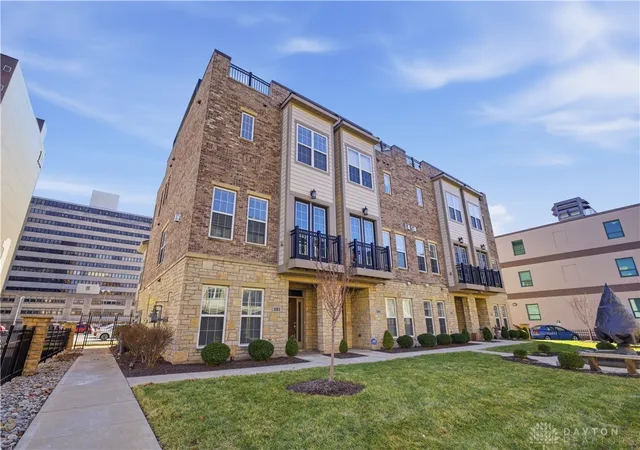 Homes for sale in Dayton, OH | 121 Lowe Ln, Dayton, OH 45402 | MLS# 952714