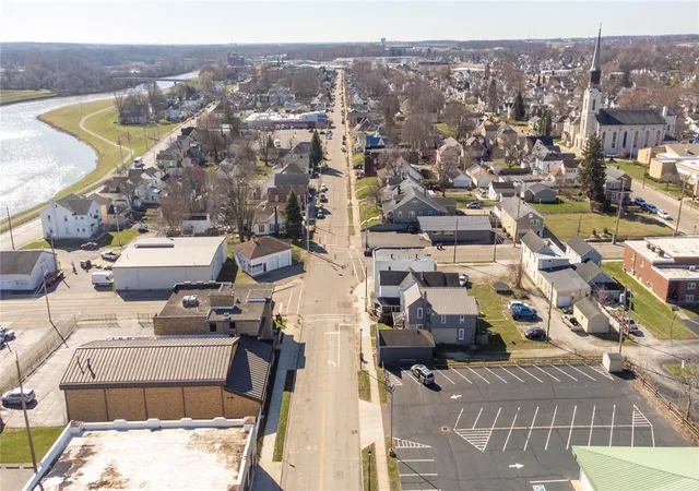 Listing Photo 2 - Condo for sale in building located at 128 S Wayne St, Piqua, OH 45356 - Unit #