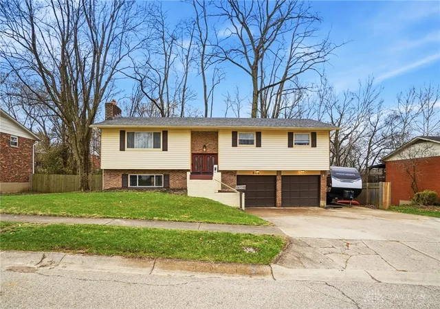 Photo 2 of Single family home for sale at 804 Victoria Dr, Franklin, OH 45005 | MLS# 954047 | Listing updated on 2026-08-02