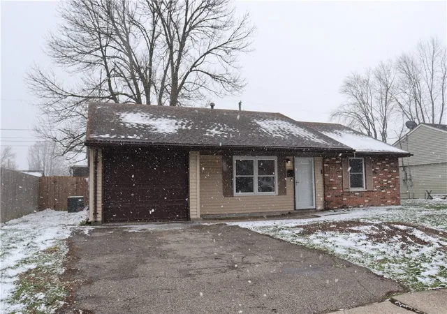 Homes for sale in Xenia, OH | 1955 Roxbury Dr, Xenia, OH 45385 | MLS# 954414