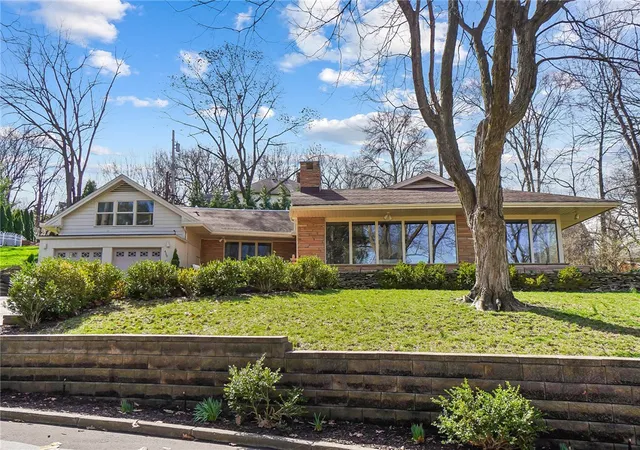 1st image of 450 Ridgewood Ave, Oakwood, OH 45409 | MLS# 953904