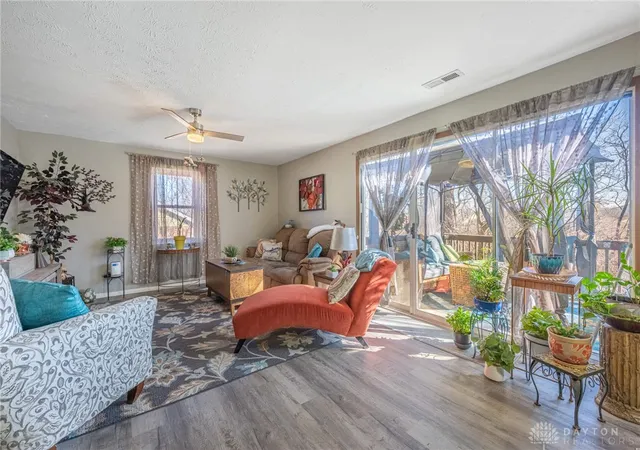 3rd image of 1330 Black Forest Dr, West Carrollton, OH 45449
