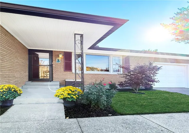Photo 3 of Single family home for sale at 2215 Wellington Rd, Middletown, OH 45044 | MLS# 954649 | Listing updated on 2026-03-29