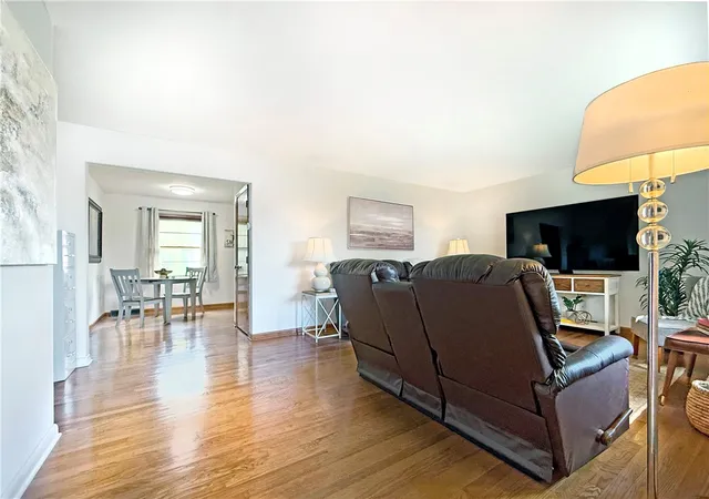 Photo 3 of Single family home for sale at 2215 Wellington Rd, Middletown, OH 45044 | MLS# 954649 | Listing updated on 2026-03-29