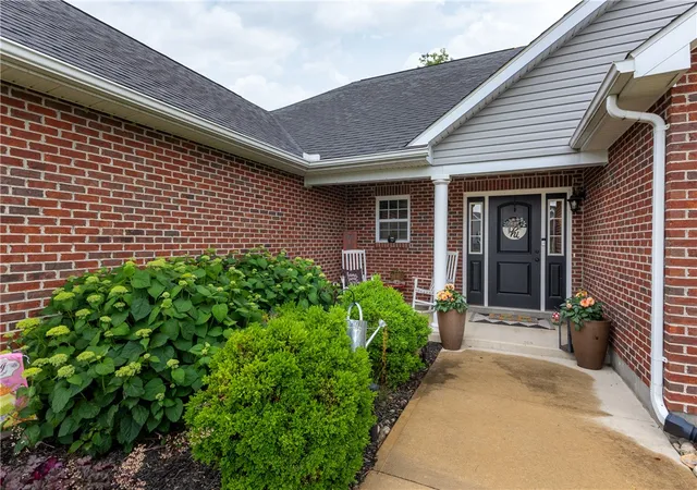 Photo 2 of Sale Pending at 725 Loxley Ln, Troy, OH 45373 | MLS# 955100 | Listing updated on 2026-08-27