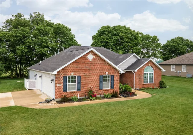 Photo 3 of Sale Pending at 725 Loxley Ln, Troy, OH 45373 | MLS# 955100 | Listing updated on 2026-08-27