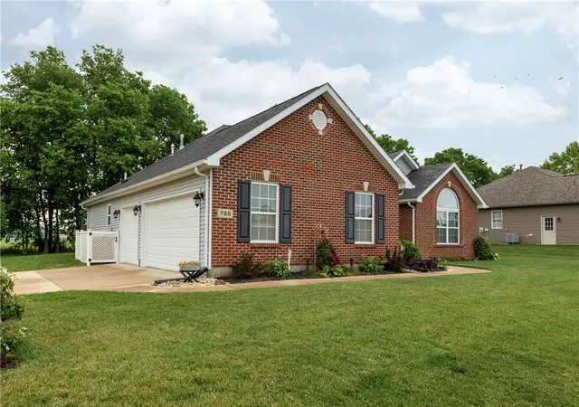 Photo 3 of Sale Pending at 725 Loxley Ln, Troy, OH 45373 | MLS# 955100 | Listing updated on 2026-08-27