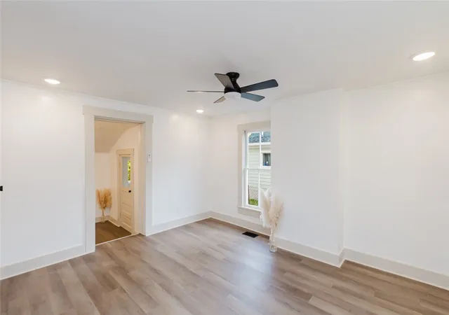 Photo 4 of Single family home for sale at 555 E Sycamore St, Miamisburg, OH 45342 | MLS# 955009 | Listing updated on 2026-07-07