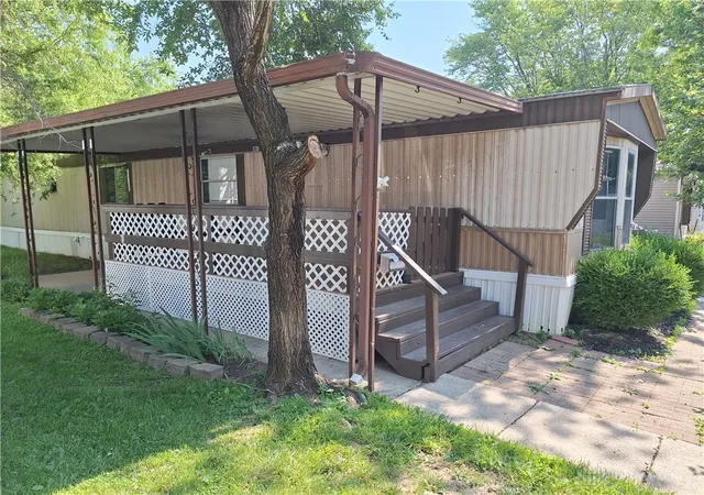 Photo 3 of Manufactured home for sale at 10561 Aldora Dr, Miamisburg, OH 45342 | MLS# 955678 | Listing updated on 2026-09-23