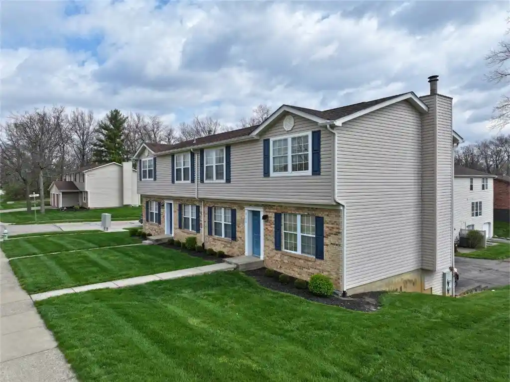 Listing Photo 2 - Condo for sale in 2150 Chapel Dr located at 2150 Chapel Dr, Fairborn, OH 45324 - Unit 2150 Chapel Dr