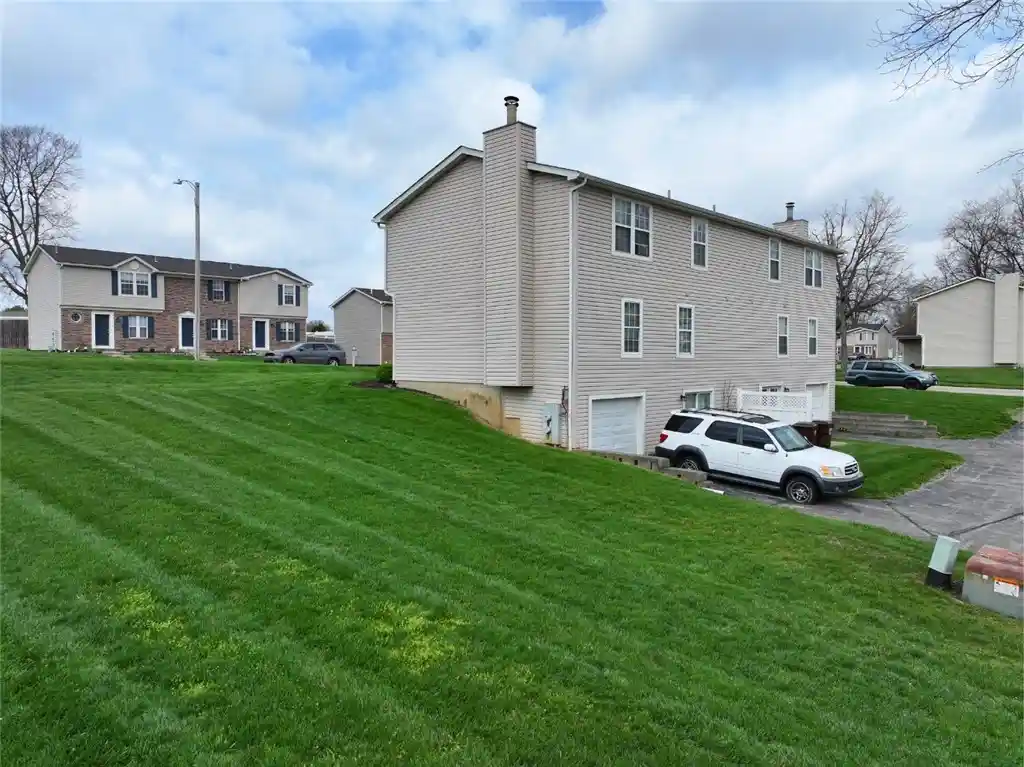 Listing Photo 4 - Condo for sale in 2150 Chapel Dr located at 2150 Chapel Dr, Fairborn, OH 45324 - Unit 2150 Chapel Dr