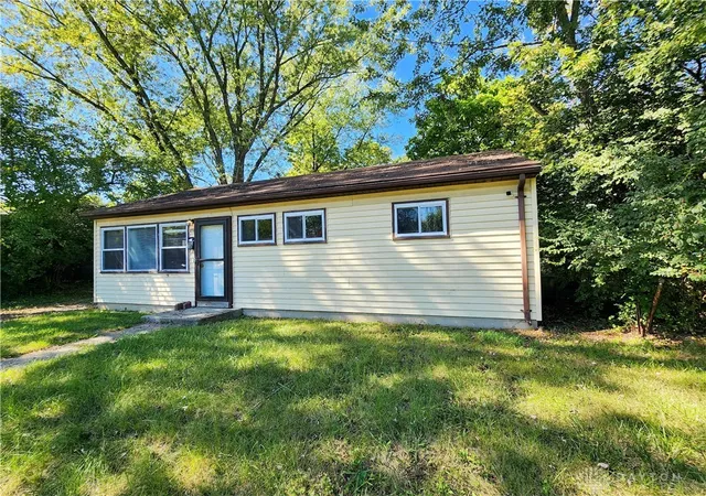 Homes for sale in Dayton, OH | 1303 Graystone Dr, Dayton, OH 45417 | MLS# 955873