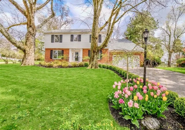 2nd image of 1500 Devereux Dr, Oakwood, OH 45419 | MLS# 956016