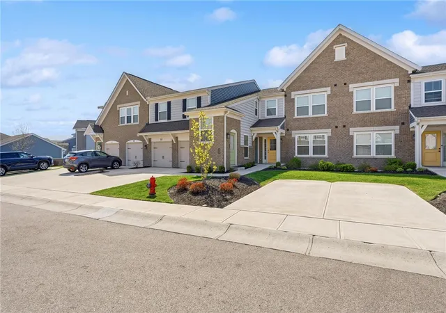 Homes for sale in Springboro, OH | 141 Old Pond Rd, Springboro, OH 45066 | MLS# 955545