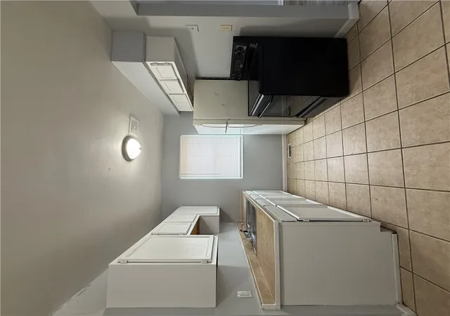 Listing Photo 5 - Condo for sale in building located at 708 Oxford Ave, Dayton, OH 45402
