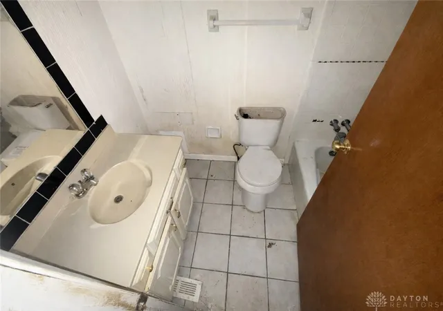 2nd image of 5675 Coach Dr, Dayton, OH 45440