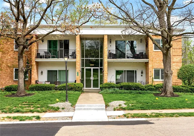 Homes for sale in Kettering, OH | 3205 Southdale Drive, Kettering, OH 45409 | Houzeo