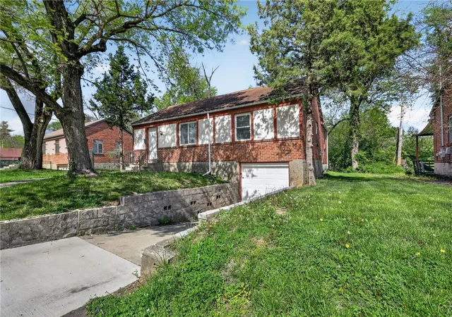 Photo 2 of Sale Pending at 4220 Daleview Ave, Dayton, OH 45405 | MLS# 956722 | Listing updated on 2026-07-22