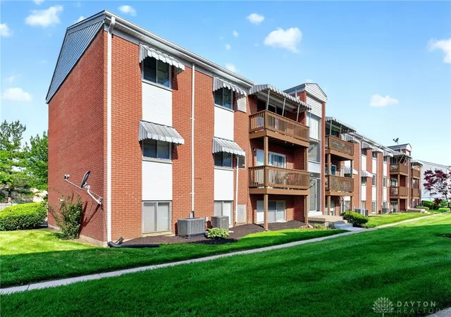 2nd image of 5710 W Coach Dr #B, Dayton, OH 45440 | MLS# 956937
