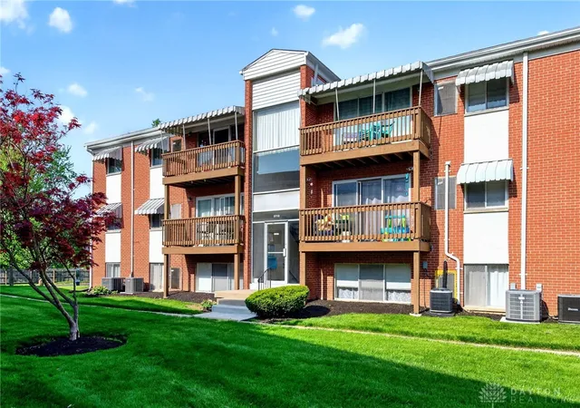 3rd image of 5710 W Coach Dr #B, Dayton, OH 45440 | MLS# 956937