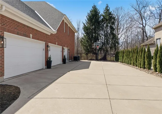 Homes for sale in Clearcreek Twp, OH | 7701 Woodbridge Ct, Clearcreek Twp, OH 45066 | MLS# 957156