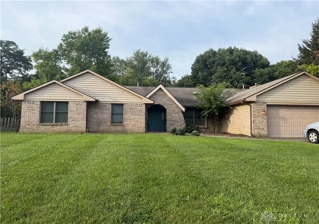 Homes for sale in Beavercreek, OH | 3399 Mill Run Dr, Beavercreek, OH 45432 | MLS# 957085