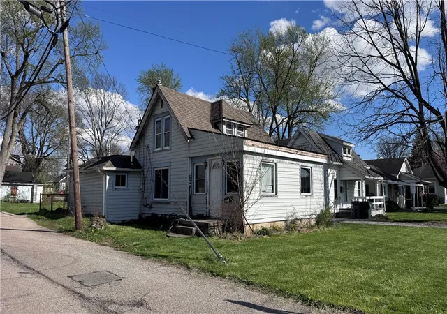 Photo 1 of Single family home for sale at 831 S Market St, Troy, OH 45373 | MLS# 957408 | Listing updated on 2026-08-28