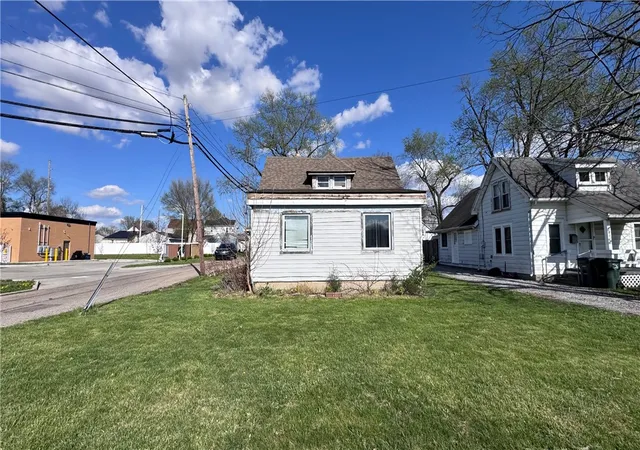 Photo 3 of Single family home for sale at 831 S Market St, Troy, OH 45373 | MLS# 957408 | Listing updated on 2026-08-28