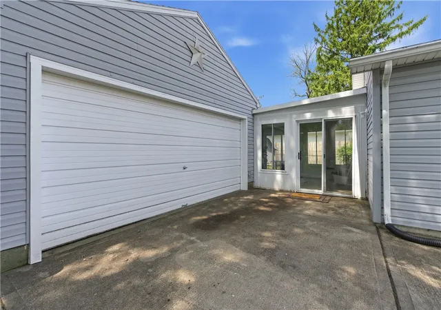 Homes for sale in Xenia, OH | 403 Ridgebury Dr, Xenia, OH 45385 | MLS# 957422