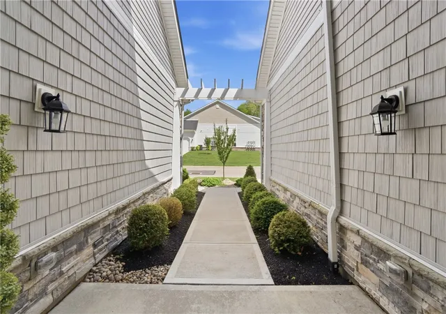Listing Photo 4 - Condo for sale in building located at 605 Cape Cod Ct, Beavercreek, OH 45430