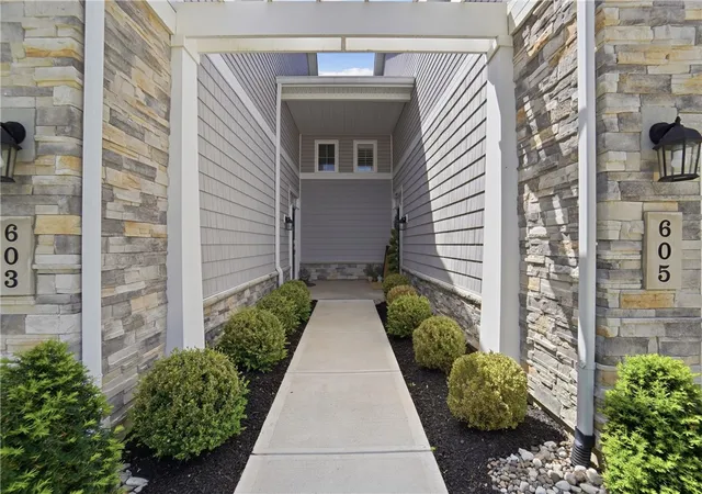 Listing Photo 5 - Condo for sale in building located at 605 Cape Cod Ct, Beavercreek, OH 45430