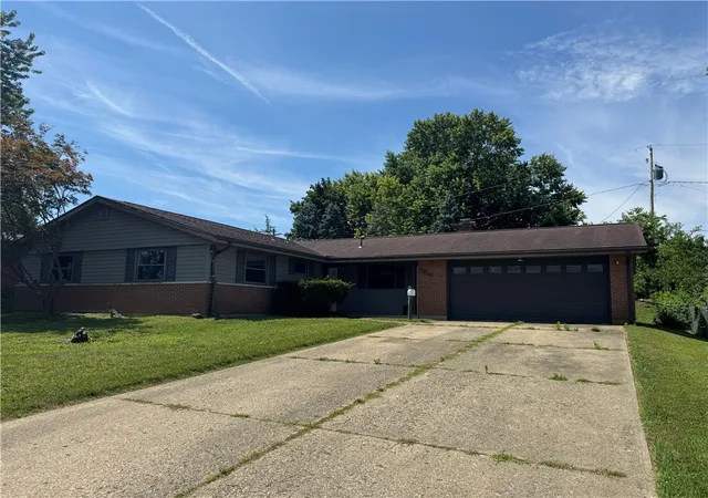 Homes for sale in Fairborn, OH | 1218 Rona Parkway Dr, Fairborn, OH 45324 | MLS# 957810