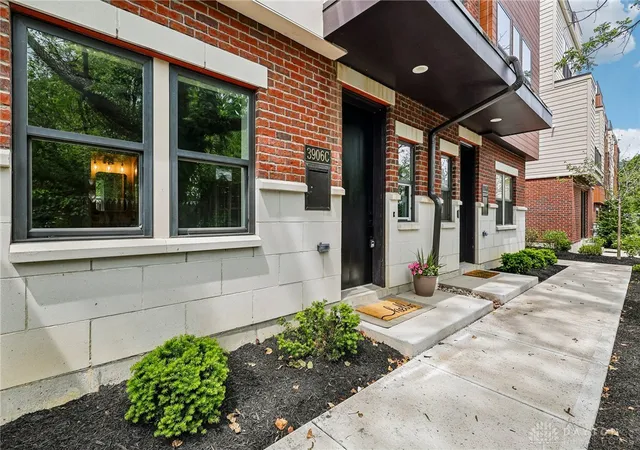 Homes for sale in Cincinnati, OH | 3906 Edwards Rd #C, Cincinnati, OH 45209 | MLS# 957882