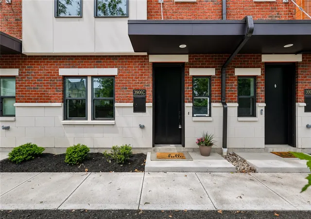 Homes for sale in Cincinnati, OH | 3906 Edwards Road, Cincinnati, OH 45209 | Houzeo