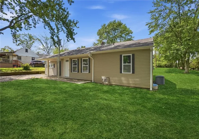 3rd image of 9615 Roberts Dr, Franklin, OH 45005 | MLS# 957969