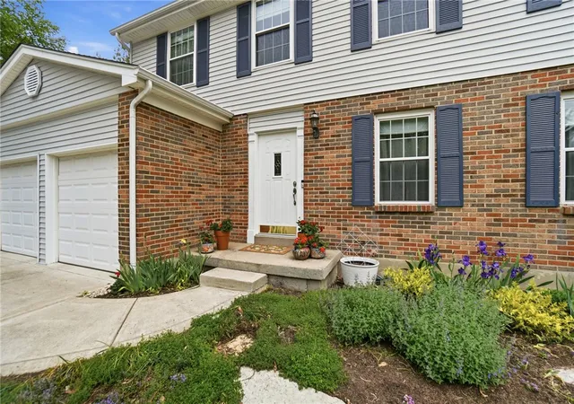Homes for sale in Bellbrook, OH | 4024 Locus Bend Dr, Bellbrook, OH 45440 | MLS# 956975