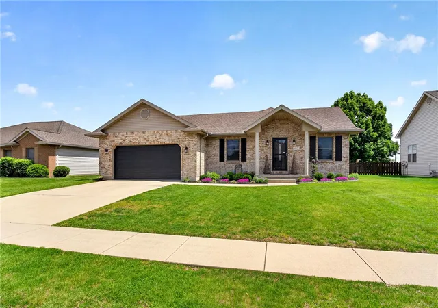 Homes for sale in Tipp City, OH | 412 Clover Hill Dr, Tipp City, OH 45371 | MLS# 957909
