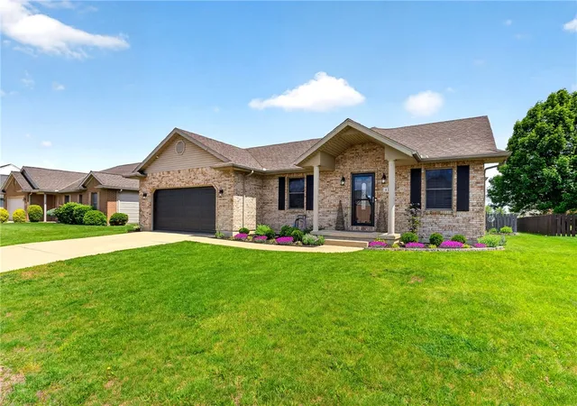 Homes for sale in Tipp City, OH | 412 Clover Hill Dr, Tipp City, OH 45371 | MLS# 957909