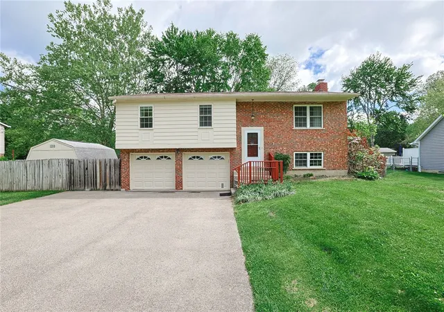 Homes for sale in Batavia, OH | 128 Maplewood Dr, Batavia, OH 45103 | MLS# 957938