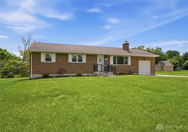 Photo 3 of Sale Pending at 944 Indianwood Dr, Mason, OH 45040 | MLS# 958031 | Listing updated on 2026-05-07