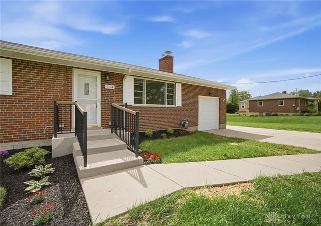 Photo 4 of Sale Pending at 944 Indianwood Dr, Mason, OH 45040 | MLS# 958031 | Listing updated on 2026-05-07