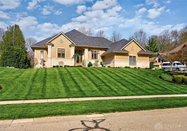 Homes for sale in Bellbrook, OH | 1475 Country Wood Dr, Bellbrook, OH 45440 | MLS# 957015
