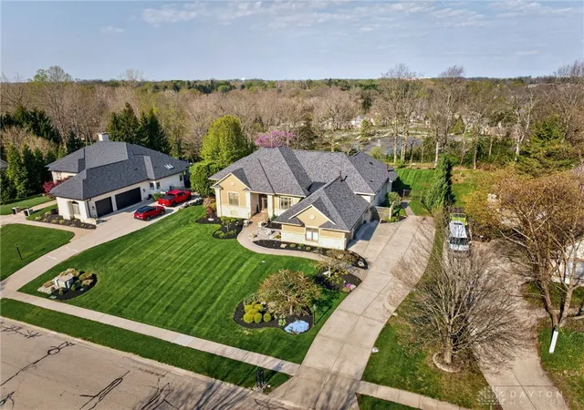 Homes for sale in Bellbrook, OH | 1475 Country Wood Dr, Bellbrook, OH 45440 | MLS# 957015