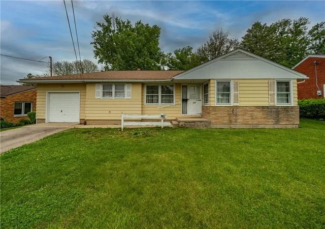Homes for sale in Springboro, OH | 110 Parker Dr, Springboro, OH 45066 | MLS# 958331