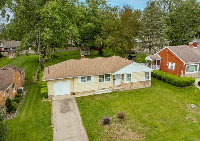 Homes for sale in Springboro, OH | 110 Parker Dr, Springboro, OH 45066 | MLS# 958331
