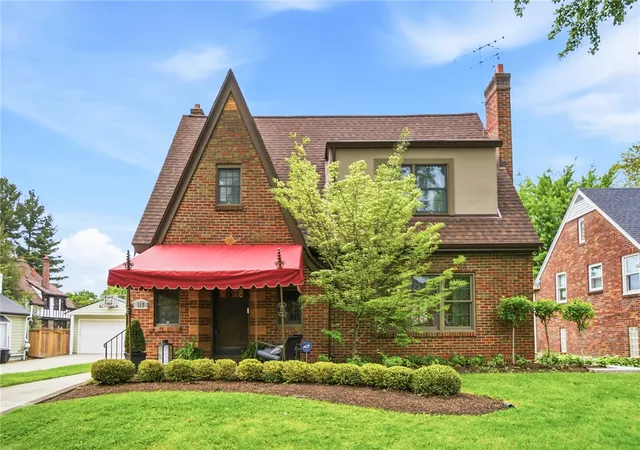 Homes for sale in Oakwood, OH | 317 E Dixon Ave, Oakwood, OH 45419 | MLS# 958444