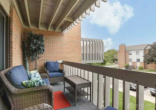 Listing Photo 2 - Condo for sale in building located at 1122 Eagle Feather Cir, West Carrollton, OH 45449 - Unit #D