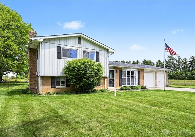 Photo 3 of Sale Pending at 5884 Troy Rd, Springfield, OH 45502 | MLS# 958690 | Listing updated on 2026-06-21